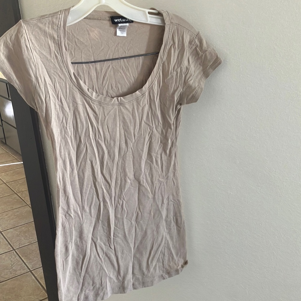 FINAL MARKDOWN 
Wet seal tee medium